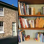 Milliner\'S Cottage